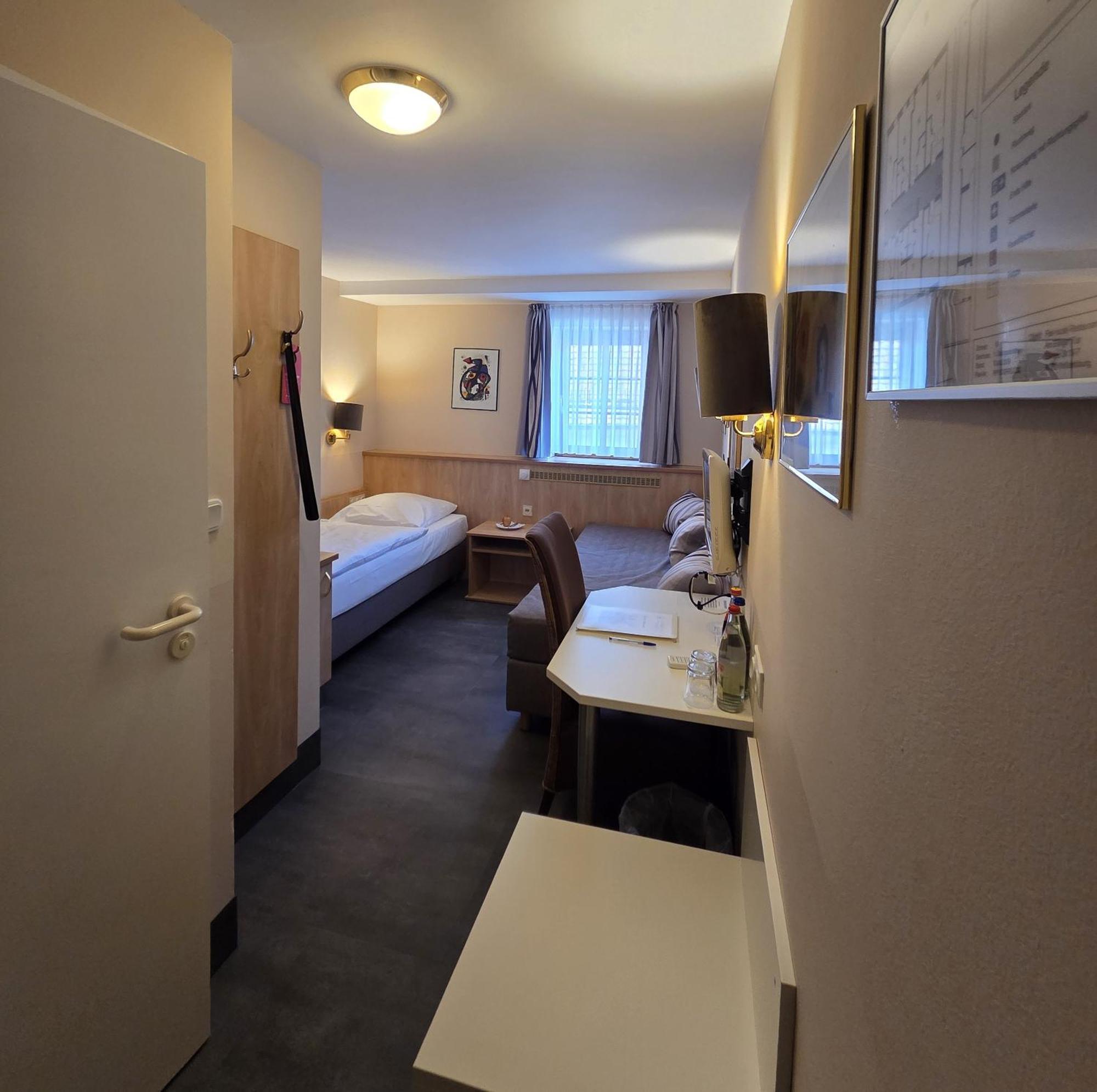 Hotel Garni "Am Ellinger Tor" Weissenburg in Bayern Exterior photo